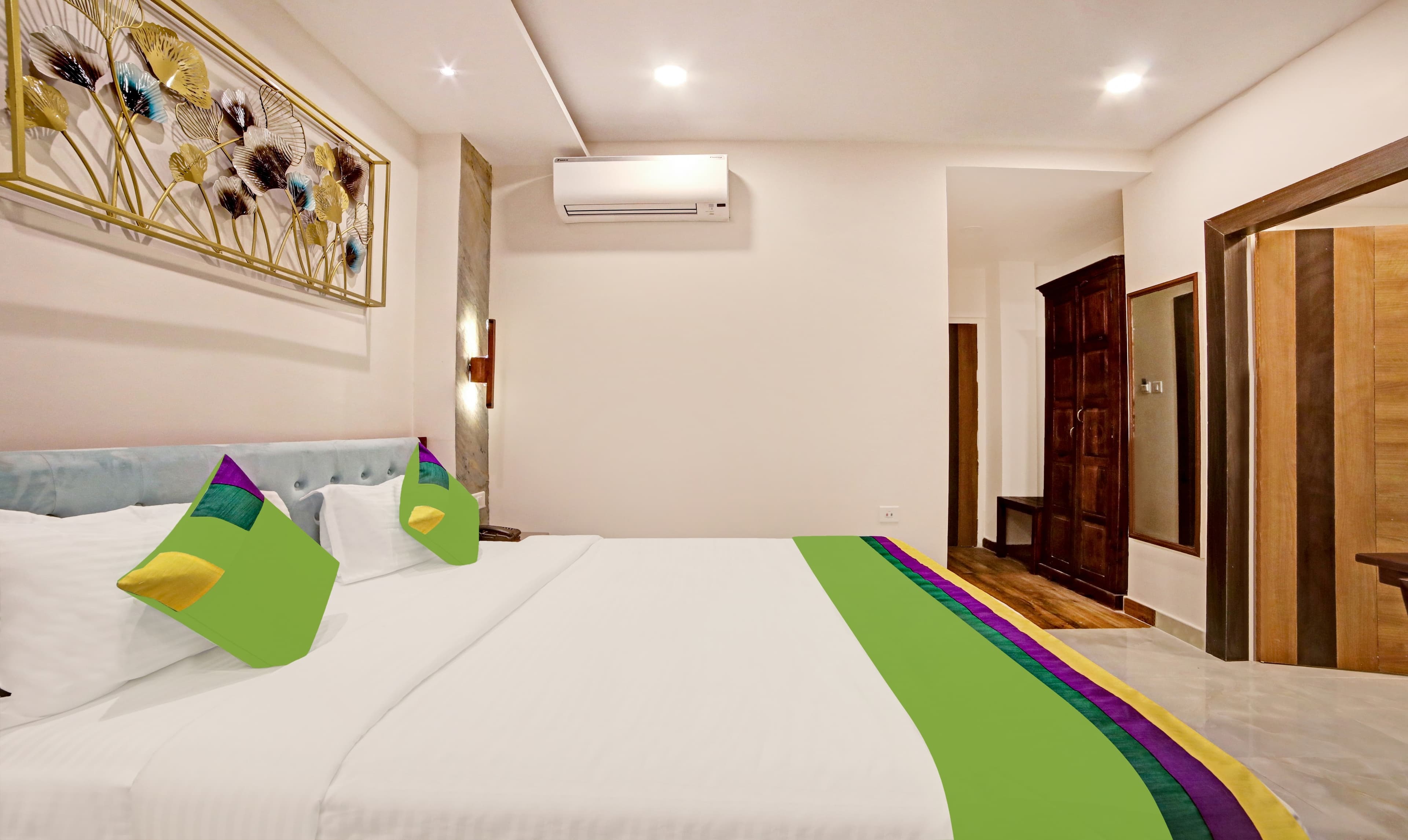LazyStay Elite deluxe room